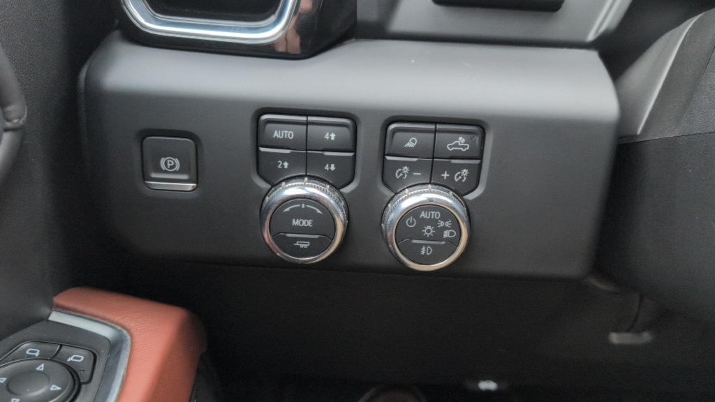 Used 2024 GMC Sierra 3500 Denali Ultimate AWD/4WD image 14
