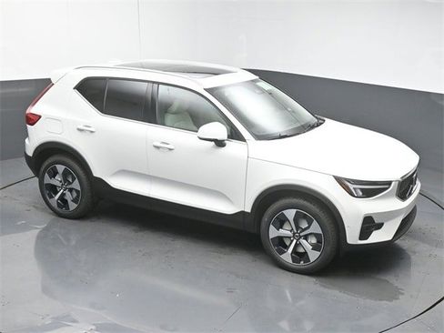 New 2025 Volvo XC40 B5 Plus w/ Protection Package Premier image 43