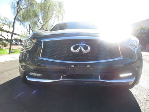 Used 2017 INFINITI QX70 2WD w/ Limited Package image 3