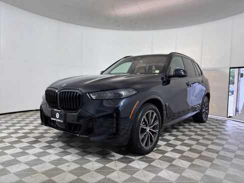 Used 2024 BMW X5 xDrive40i w/ M Sport Package AWD/4WD image 3