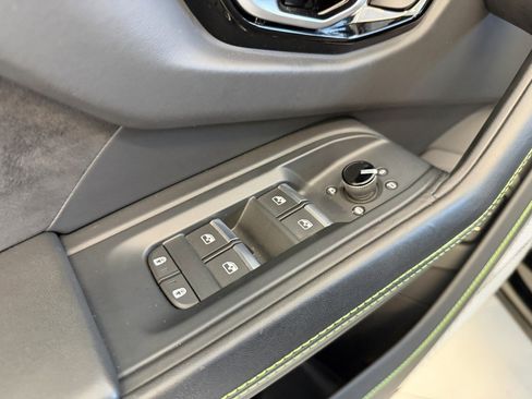 Used 2022 Lamborghini Urus image 40