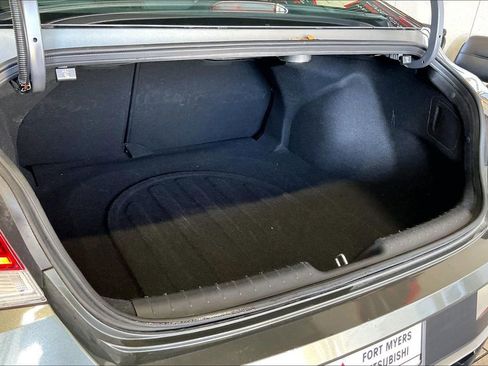 Used 2025 Hyundai Elantra Limited image 19