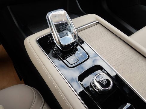 New 2026 Volvo XC90 B6 Plus w/ Protection Package Premier AWD/4WD image 25