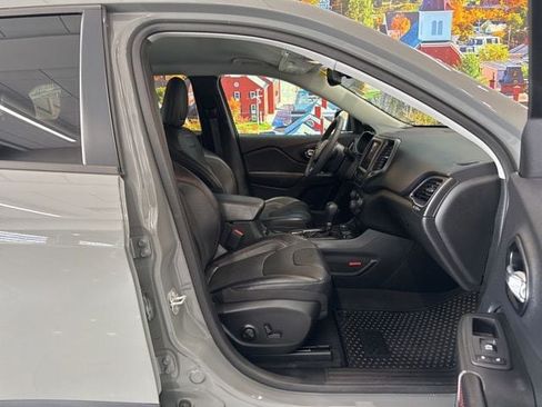 Used 2022 Jeep Cherokee Trailhawk w/ Premium Leather Package AWD/4WD image 58