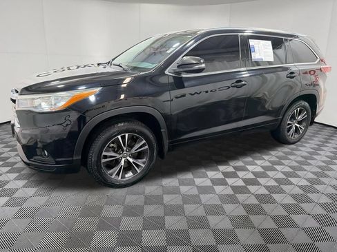 Used 2016 Toyota Highlander XLE AWD/4WD image 4