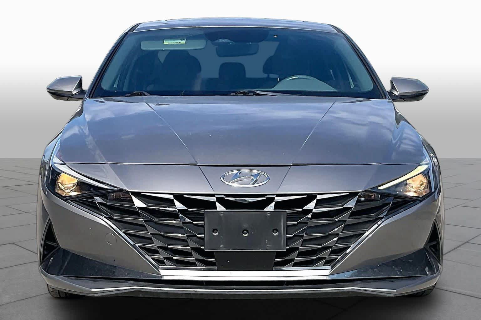 Used 2021 Hyundai Elantra SEL w/ Convenience + Premium Package FWD image 4