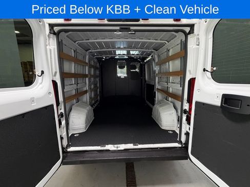 Used 2025 RAM ProMaster 2500 w/ U-Haul Equipment Group FWD image 15