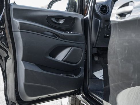 Used 2018 Mercedes-Benz Metris Passenger image 27