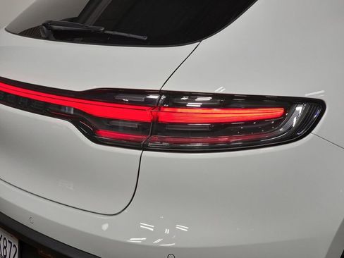 Certified 2025 Porsche Macan AWD/4WD image 30