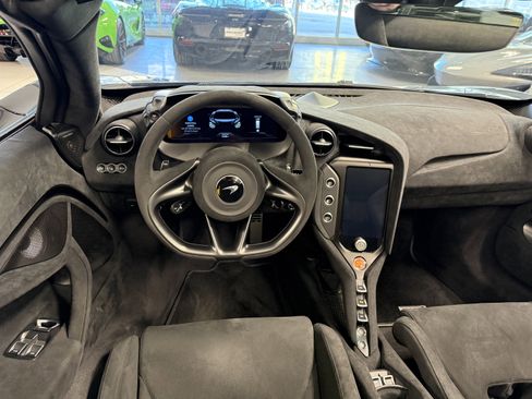 Used 2025 McLaren 750S Spider image 17