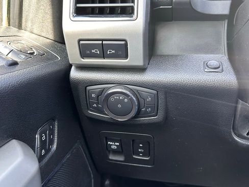 Used 2019 Ford F150 Lariat w/ Equipment Group 502A Luxury AWD/4WD image 29