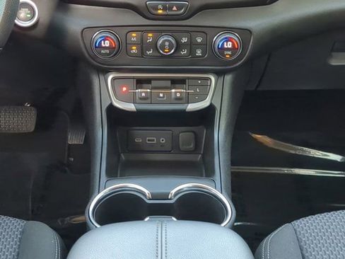 Used 2024 GMC Terrain SLE w/ Driver Convenience Package FWD image 18