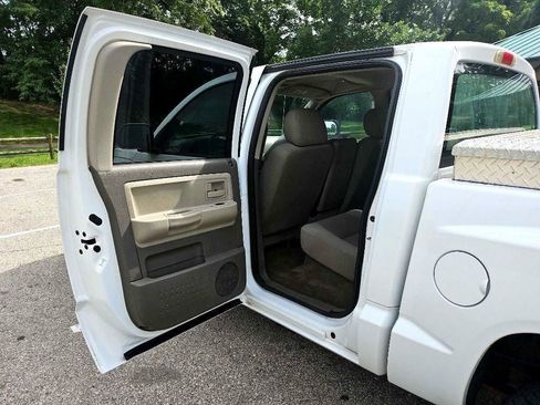 Used 2005 Dodge Dakota SLT w/ Trailer Tow Group AWD/4WD image 22