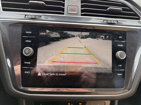 Used 2022 Volkswagen Tiguan SE image 18