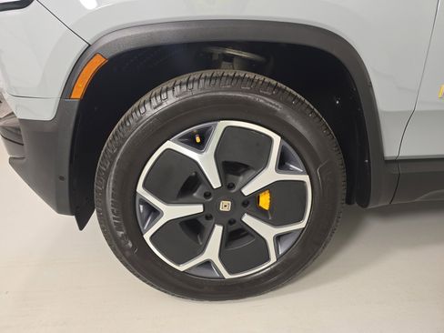 Used 2024 Rivian R1S Adventure AWD/4WD image 9