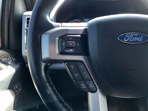 Used 2017 Ford F150 Platinum w/ Equipment Group 701A Luxury image 38