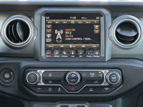 Used 2022 Jeep Gladiator Overland w/ Trailer Tow Package image 12