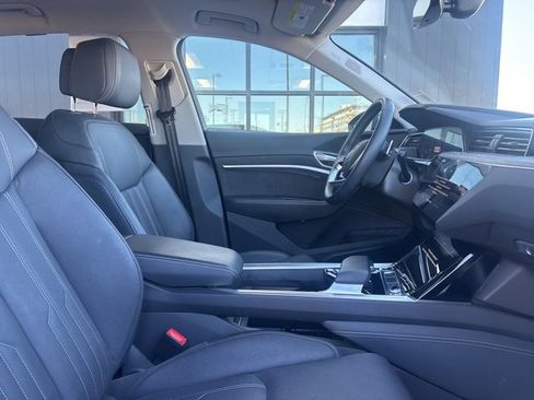 Used 2021 Audi e-tron Prestige w/ Prestige Package image 12