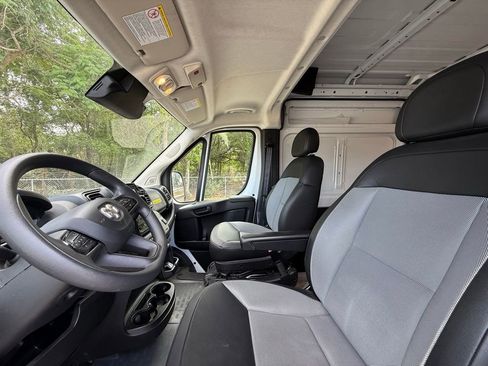 Used 2025 RAM ProMaster 2500 w/ Convenience Group FWD image 19