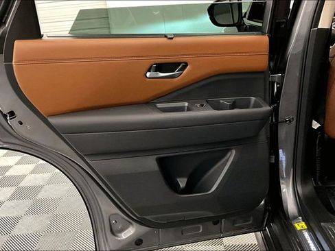 New 2025 Nissan Pathfinder Platinum w/ Lighting Package (N93) image 31