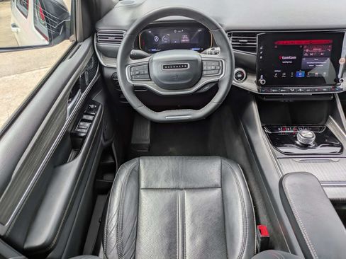 Used 2024 Jeep Wagoneer Series II w/ Flexible Seating Group RWD image 4