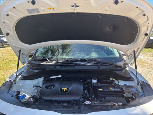 Used 2025 Kia Soul LX w/ LX Technology Package FWD image 31