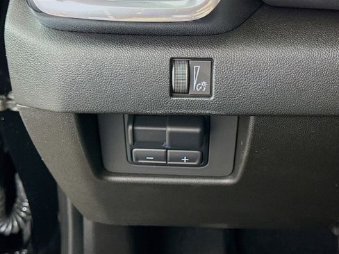 New 2025 GMC Canyon Elevation w/ Convenience Package image 10