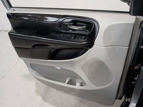 Used 2013 Dodge Grand Caravan American Value Package image 24