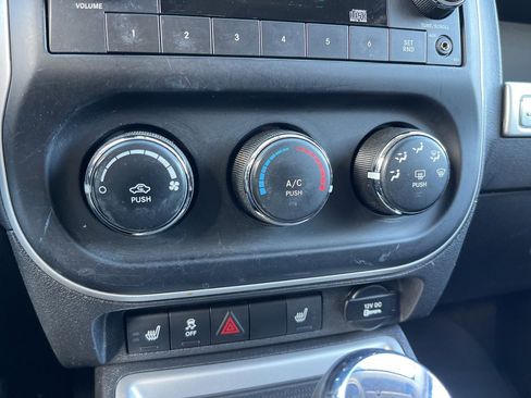 Used 2014 Jeep Compass Latitude image 11