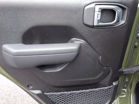 Used 2024 Jeep Wrangler Unlimited AWD/4WD image 19