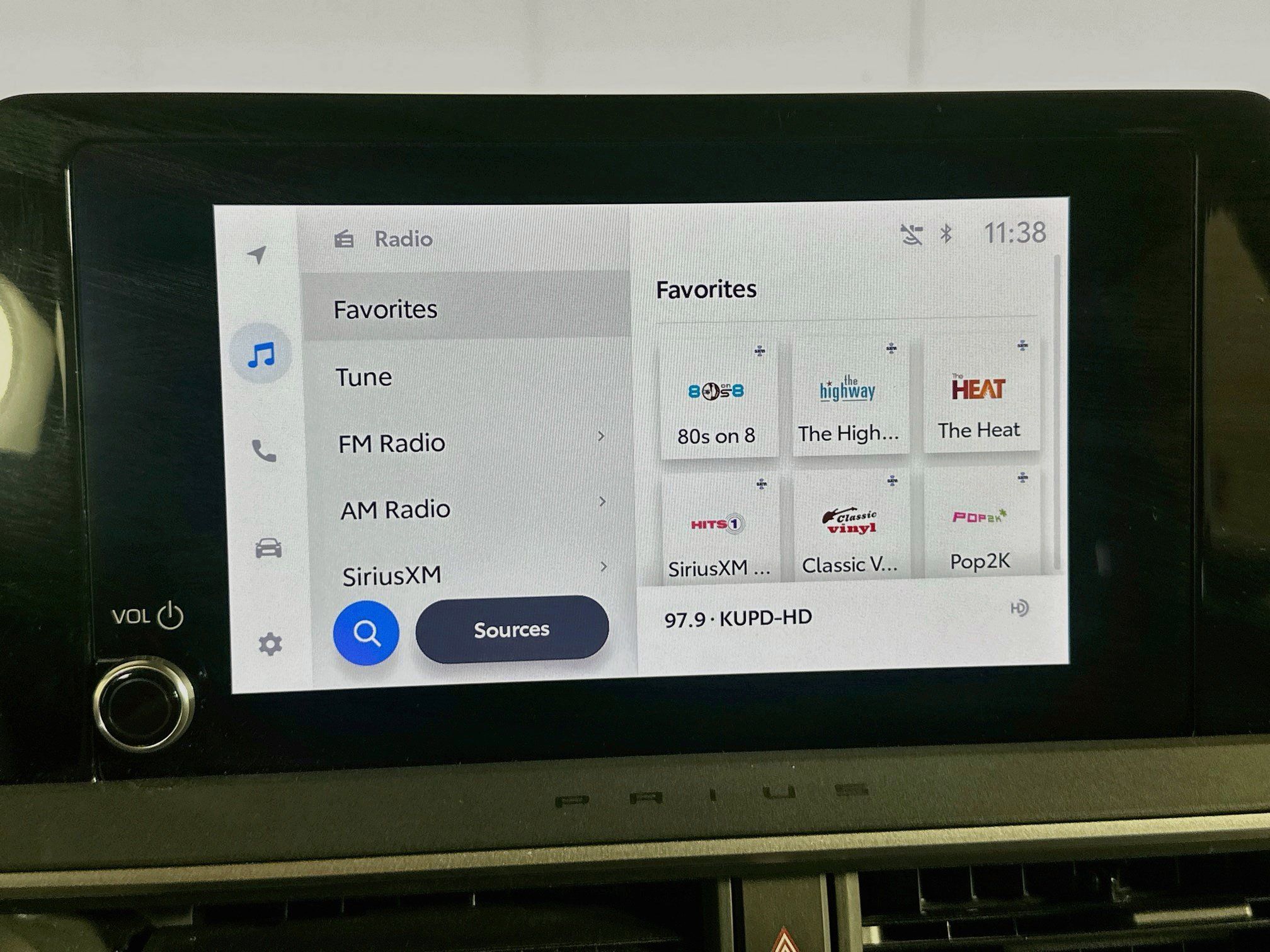 Used 2025 Toyota Prius LE FWD image 21