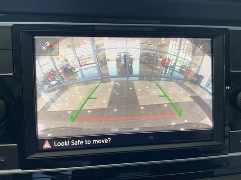 Used 2020 Volkswagen Jetta SE w/ SE Cold Weather Package FWD image 16