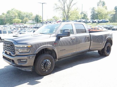 Used 2025 RAM 3500 Limited image 5