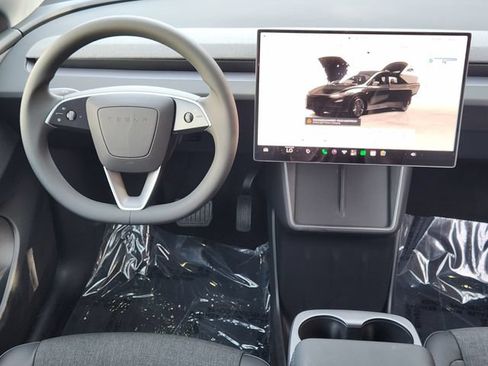 Used 2026 Tesla Model Y AWD image 32