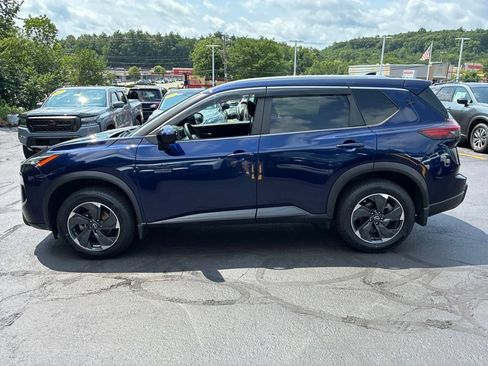 Certified 2024 Nissan Rogue SV w/ SV Premium Package AWD/4WD image 4