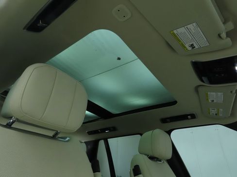 Certified 2023 Land Rover Range Rover SE image 19