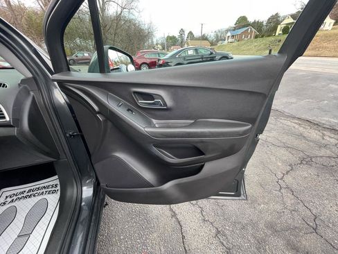 Used 2019 Chevrolet Trax LT image 26