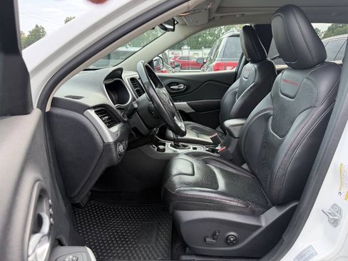 Used 2017 Jeep Cherokee Trailhawk AWD/4WD image 7