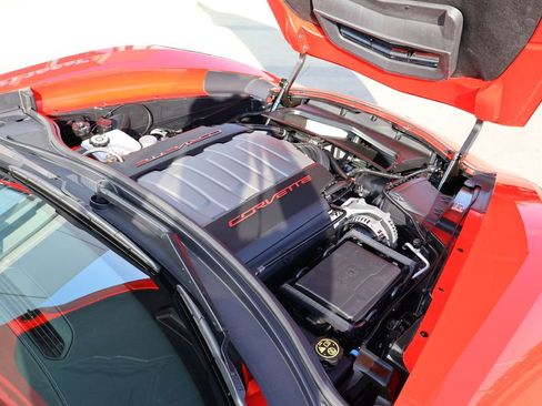 Used 2018 Chevrolet Corvette Stingray Coupe w/ 1LT RWD image 31