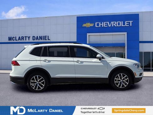 Used 2021 Volkswagen Tiguan SE w/ Panoramic Sunroof Package FWD image 6