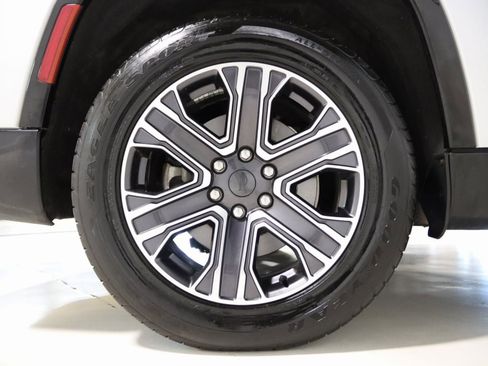 Used 2024 Jeep Wagoneer L Series II w/ Flexible Seating Group image 77