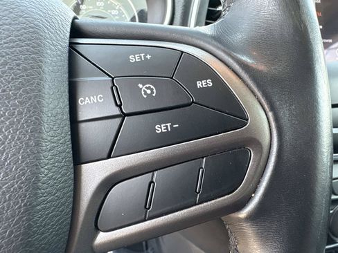 Used 2019 Jeep Cherokee Latitude Plus w/ Comfort/Convenience Group FWD image 29