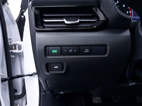 Used 2024 Nissan Sentra SR w/ SR Premium Package FWD image 30