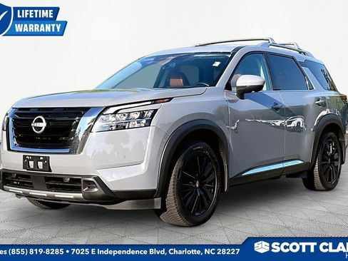 Used 2024 Nissan Pathfinder Platinum AWD/4WD image 3