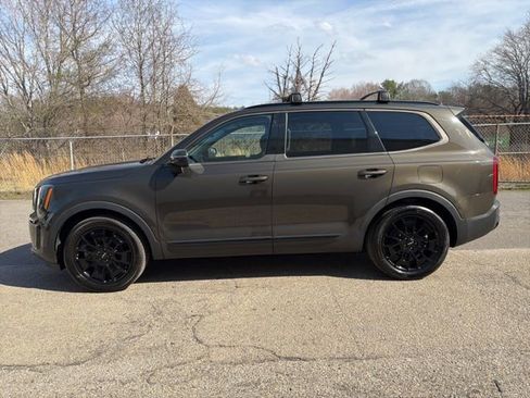 Used 2022 Kia Telluride EX w/ EX Premium Package image 6