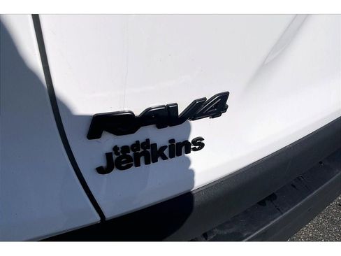 Used 2022 Toyota RAV4 XLE w/ XLE Grade Weather Package AWD/4WD image 32