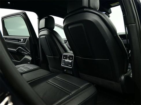 Used 2020 Porsche Cayenne S image 39