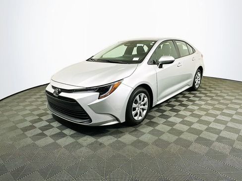 Certified 2025 Toyota Corolla LE image 4