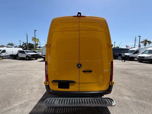 Used 2021 Mercedes-Benz Sprinter 2500 image 4