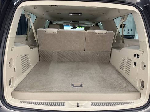 Used 2019 Cadillac Escalade ESV Luxury AWD/4WD image 14